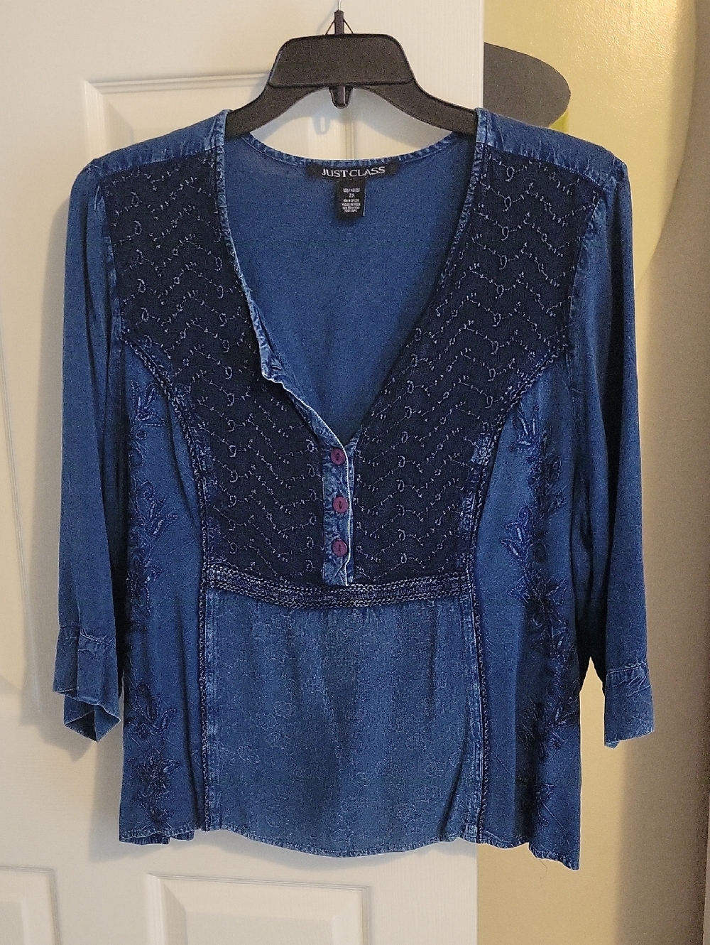 Just Class Sz2X Embroidered 3/4 Sleeve Boho V-Neck Tunic in Navy Blue